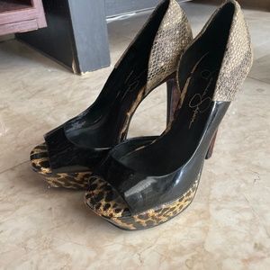 Jessica Simpson pumps
